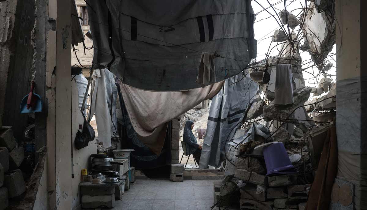 A displaced Palestinian woman sits outside a heavily damaged building being used as a shelter in Khan Yunis in the southern Gaza Strip on September 19, 2026.— AFP