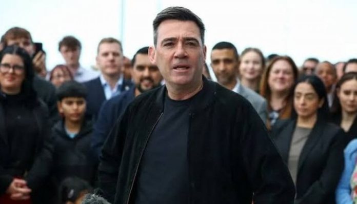 Andy Burnham refuses to back Heathrow’s third runway