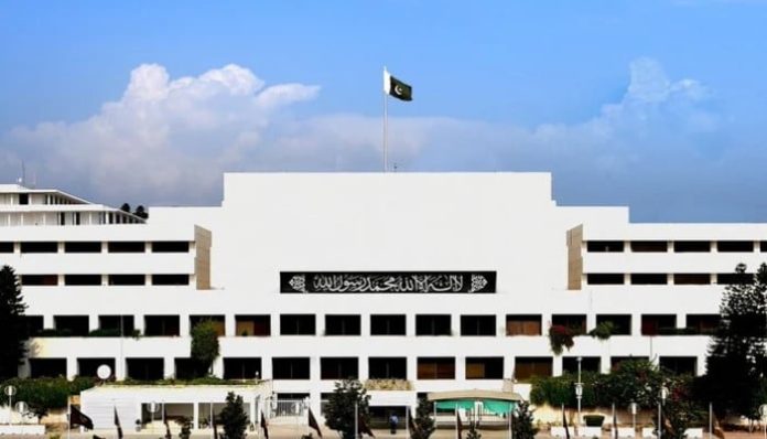 Can the Centre send a provincial govt home?