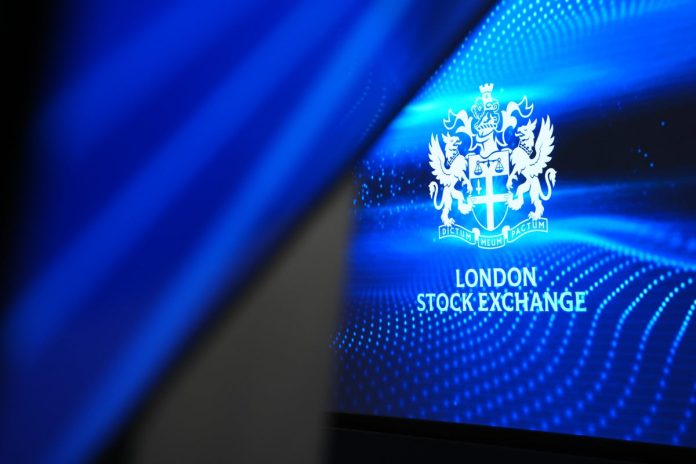 FTSE dips as inflation fears pressure bond yields