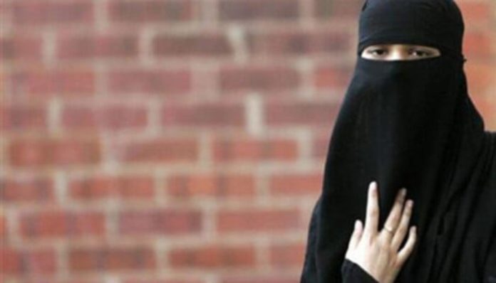 Italy bans burqas in schools, caps numbers of foreign students per class