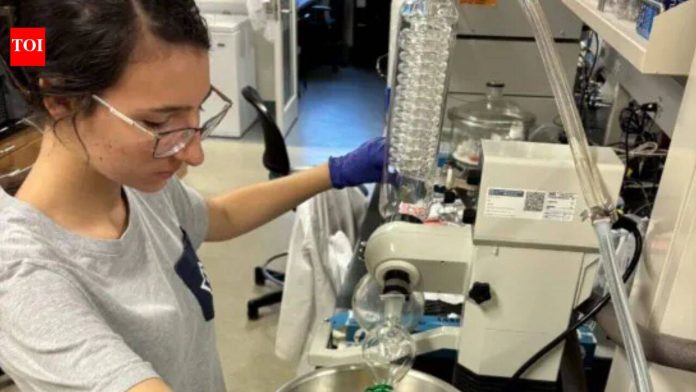Meet Isabel Garcia, the 18-year-old North Carolina student who found 3 coral bacteria that could block cholera-causing bacteria in water; she won ,000
