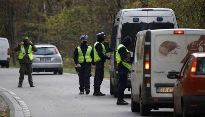 Poland arrests teen Nazi sympathiser over mosque attack plot