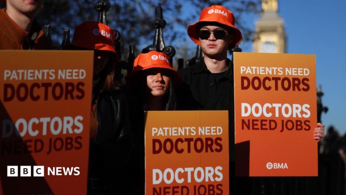 Resident doctors in England call off strike after new offer from government