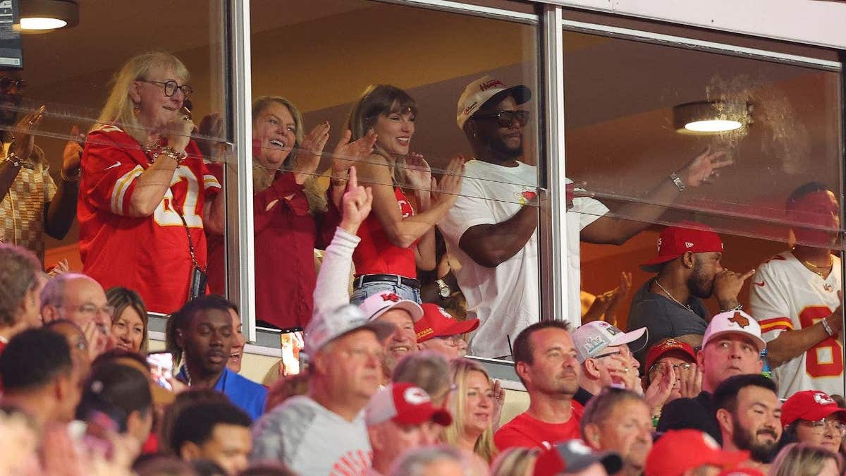 Taylor Swift reacts with her mother Andrea Swift at Arrowhead Stadium.