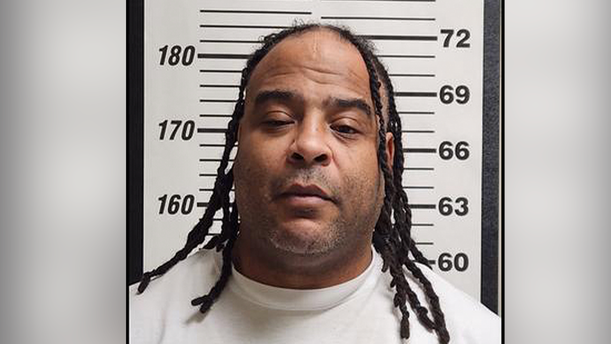 Mugshot of Emonnie Dion Branch wearing a white shirt in front of a height chart
