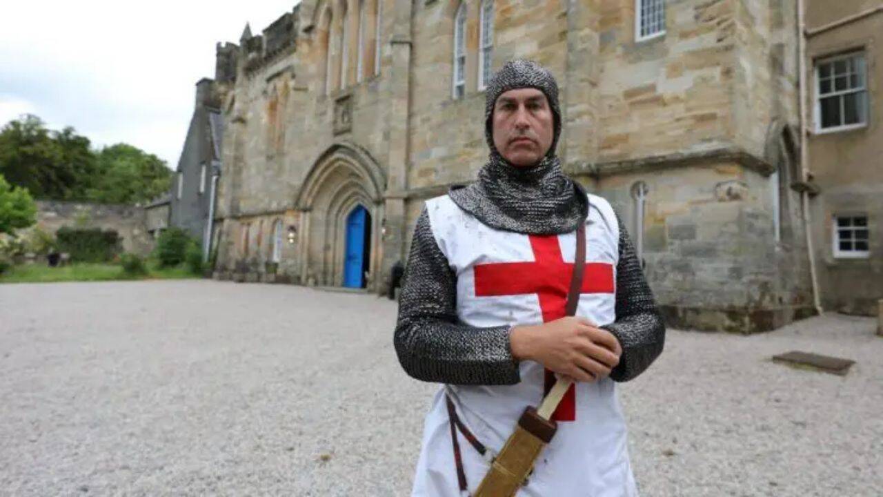 Rob Riggle investigate ancient mysteries with archaeologists
