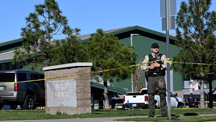 Armed bystander fatally shoots suspected teen gunman after 3 children, 1 adult killed at Oregon school: feds