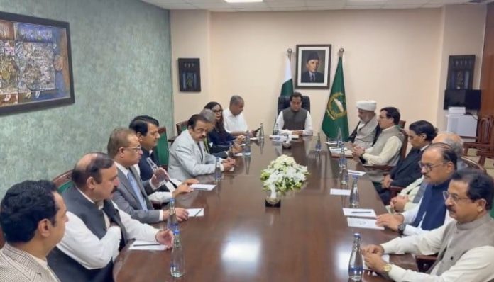 Govt-PTI talks begin at NA speaker’s chamber ahead of Oct 4 long march