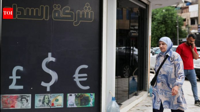 Iraq’s dinar takes a hit as official rate resets, market rate crosses 1,700