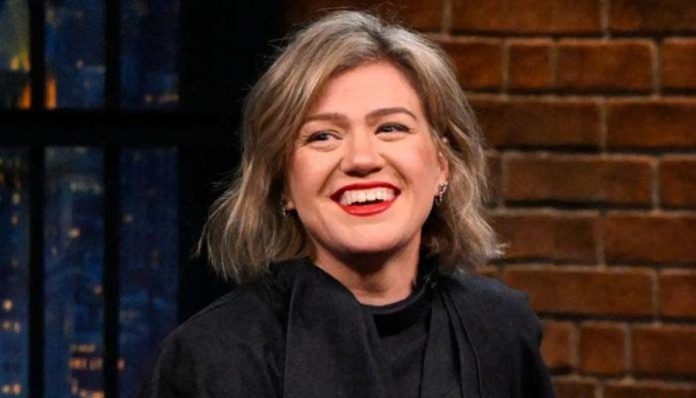 Kelly Clarkson reveals one major concern about AI