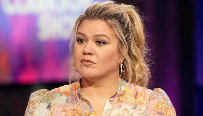Kelly Clarkson’s shocking review triggers response from Brooklyn store