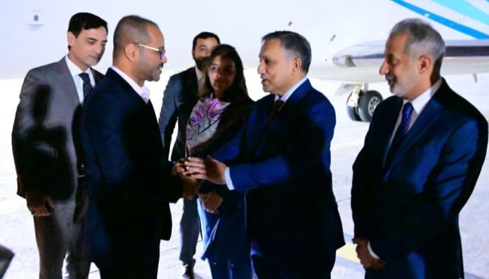 Oman FM Albusaidi begins Pakistan visit for JMC, talks with DPM Dar