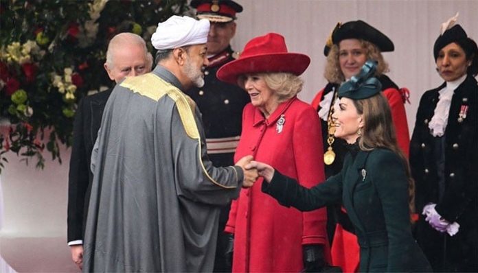 Princess Kate’s graceful curtsy brings colour to rainy royal welcome